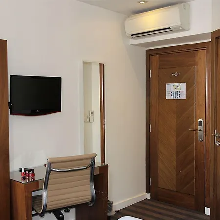 Art Batignolles Hotel