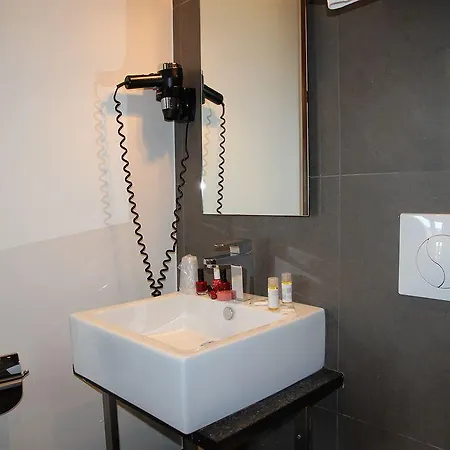 Art Batignolles Hotel 3*