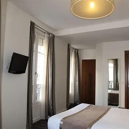 Art Batignolles מלון 3*